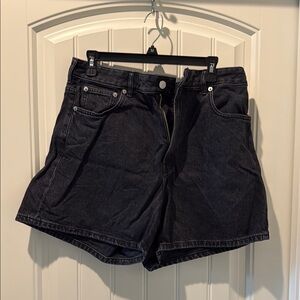 Everlane Black Jean Shorts High-Waisted Relaxed Fit